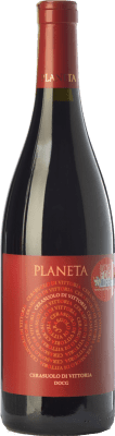 18,95 € Spedizione Gratuita | Vino rosso Planeta D.O.C.G. Cerasuolo di Vittoria Sicilia Italia Nero d'Avola, Frappato Bottiglia 75 cl