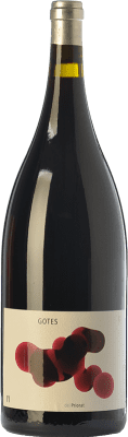 46,95 € Spedizione Gratuita | Vino Rosso Portal del Priorat Gotes Crianza — Invecchiato in Botte D.O.Ca. Priorat Catalogna Spagna Garnacha — Grenache, Cabernet Sauvignon, Cariñena — Carignano Bottiglia Magnum 1,5 L