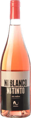5,95 € Envío gratis | Vino Rosado Vinícola Navarra Ni Blanco Ni Tinto D.O. Navarra Navarra España Garnacha 75 cl