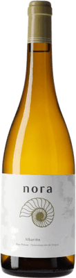 15,95 € Spedizione Gratuita | Vino bianco Viña Nora D.O. Rías Baixas Galizia Spagna Albariño Bottiglia 75 cl