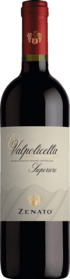 17,95 € 送料無料 | 赤ワイン Cantina Zenato Classico Superiore D.O.C. Valpolicella ベネト イタリア Sangiovese — サンジョヴェーゼ, Corvina — コルヴィーナ, Rondinella — ロンディネッラ 75 cl
