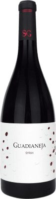 9,95 € Envío gratis | Vino tinto Vinícola de Castilla Señorío de Guadianeja Joven D.O. La Mancha Castilla la Mancha España Syrah Botella 75 cl