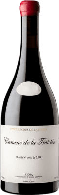 51,95 € Envio grátis | Vinho tinto Lapuebla Camino de la Traición D.O.Ca. Rioja La Rioja Espanha Tempranillo Garrafa 75 cl