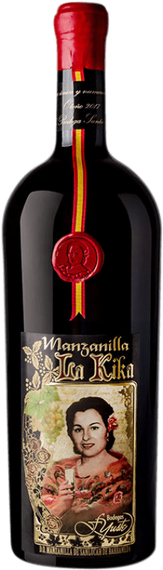 69,95 € Envío gratis | Vino generoso Yuste La Kika D.O. Manzanilla-Sanlúcar de Barrameda Andalucía España Palomino Fino Botella Magnum 1,5 L