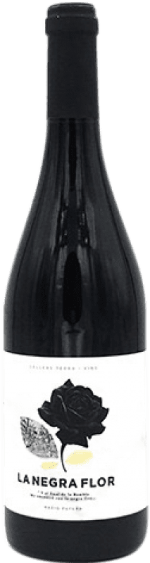 9,95 € Бесплатная доставка | Красное вино Terra i Vins La Negra Flor Молодой D.O. Terra Alta Каталония Испания Syrah, Grenache бутылка 75 cl