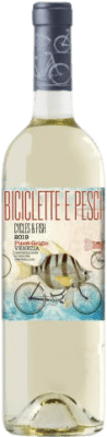 12,95 € Бесплатная доставка | Белое вино Family Owned Biciclette e Pesci Молодой I.G.T. Venezia Венето Италия Pinot Grey бутылка 75 cl
