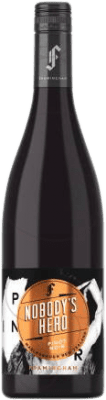 16,95 € Spedizione Gratuita | Vino Rosso Framingham Nobody's Hero Giovane I.G. Marlborough Marlborough Nuova Zelanda Pinot Nero 75 cl