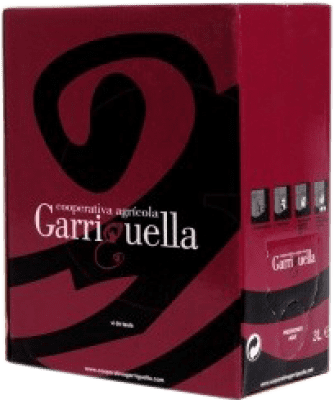 16,95 € Envio grátis | Vinho tinto Garriguella Negre Box Jovem Catalunha Espanha Grenache, Mazuelo, Carignan Garrafa 75 cl