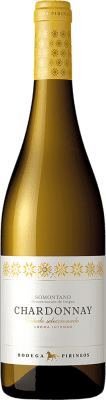 10,95 € Бесплатная доставка | Белое вино Pirineos молодое D.O. Somontano Арагон Испания Chardonnay — Шардоне 75 cl