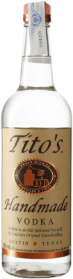 33,95 € Envio grátis | Vodca Tito's Handmade Estados Unidos Garrafa 70 cl