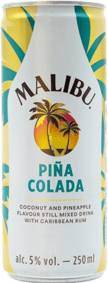 39,95 € Envío gratis | Caja de 12 unidades Refrescos y Mixers Malibu Piña Colada Barbados Lata 25 cl